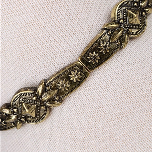 🎉🎉 Antique Gold Colored Floral Etched Chocker - Picture 2 of 2